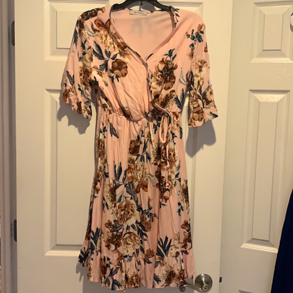 Fun boutique style pink dress with flowers. - Picture 1 of 2